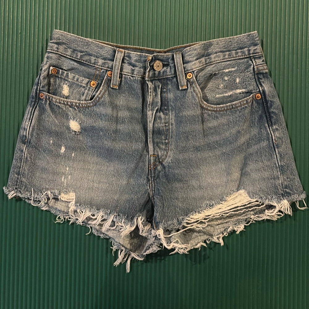 Levi’s 501 shorts size 27 great condition